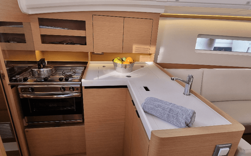 Sun Odyssey 380 - 3 cab. "Sunny" - Photo 8